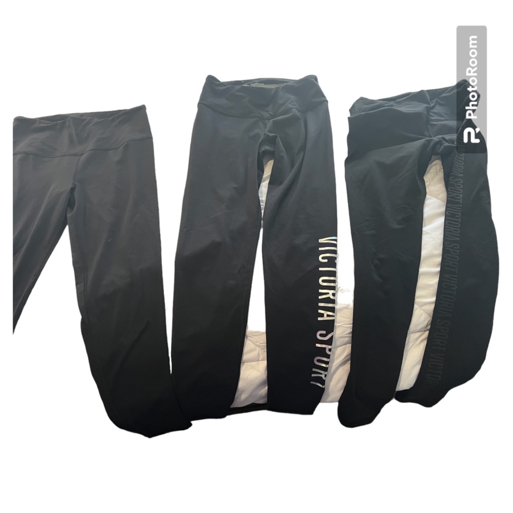 3 knock Out Victoria sport leggings!